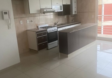 EXCELENTE DEPARTAMENTO SOBRE AV. SAN MARTIN AL 1600 A DOS CUADRAS DEL CID CAMPEADOR